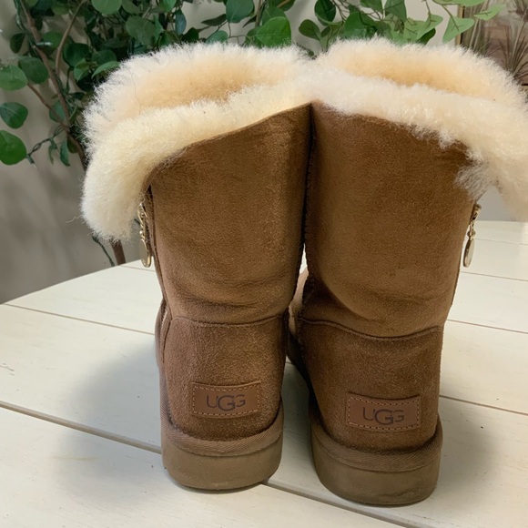 Authentic UGG Bailey short zip boots size 7 - Picture 5 of 13
